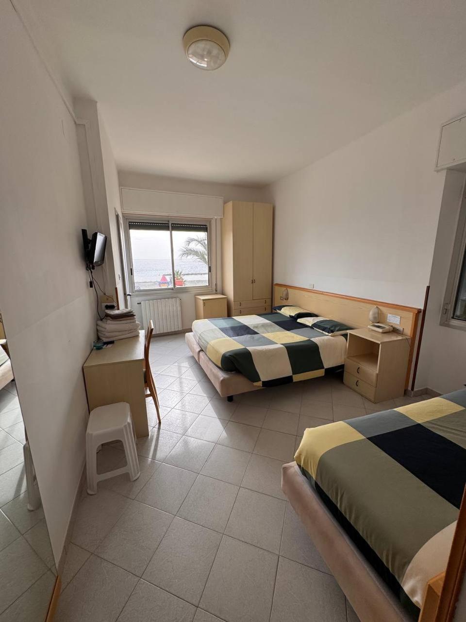 Hotel Ideal Taggia Exterior foto