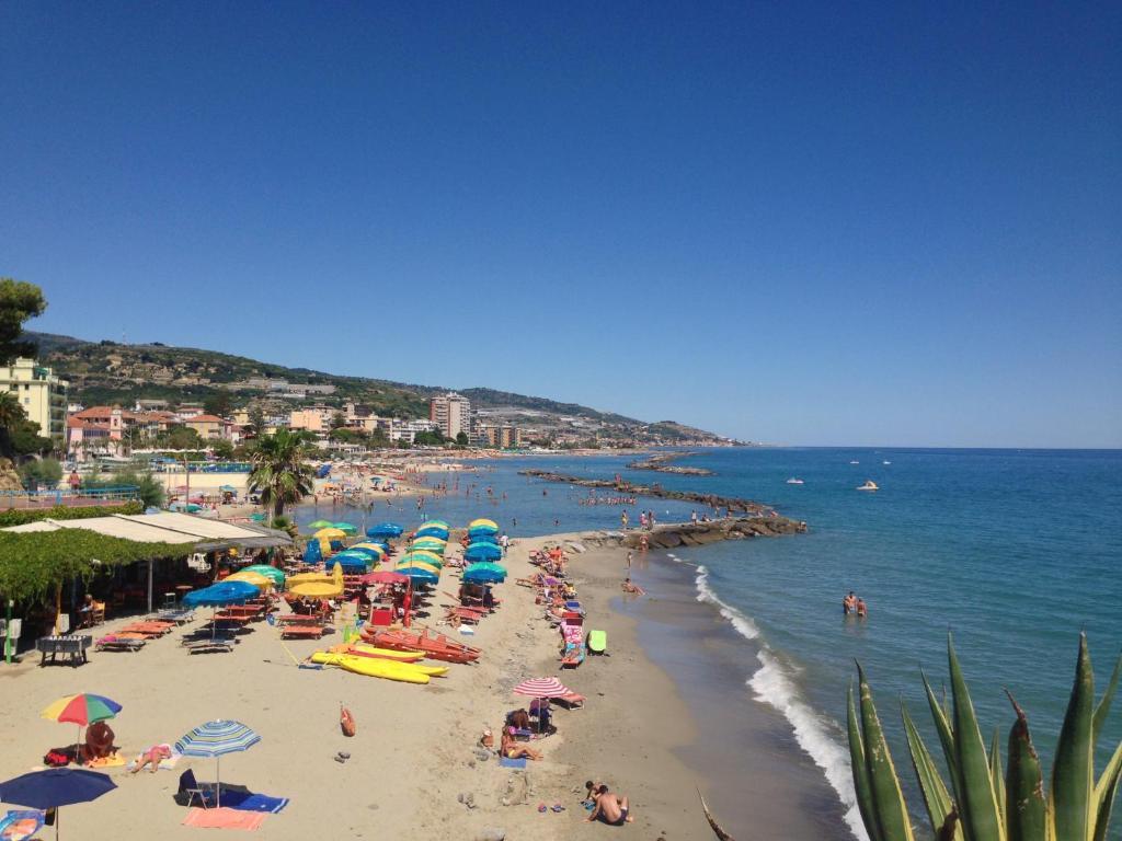 Hotel Ideal Taggia Exterior foto