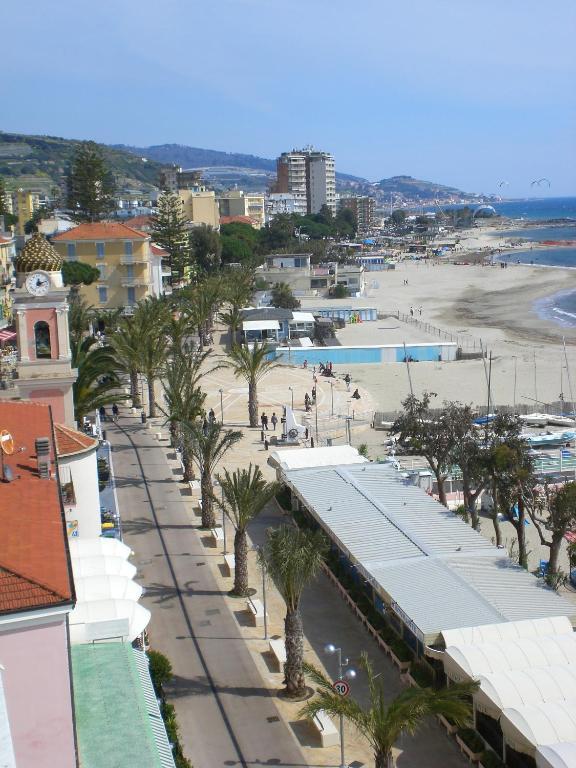 Hotel Ideal Taggia Exterior foto